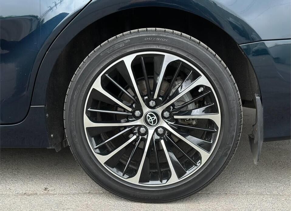 Toyota Camry 2.5 AT (181 л.с.)
