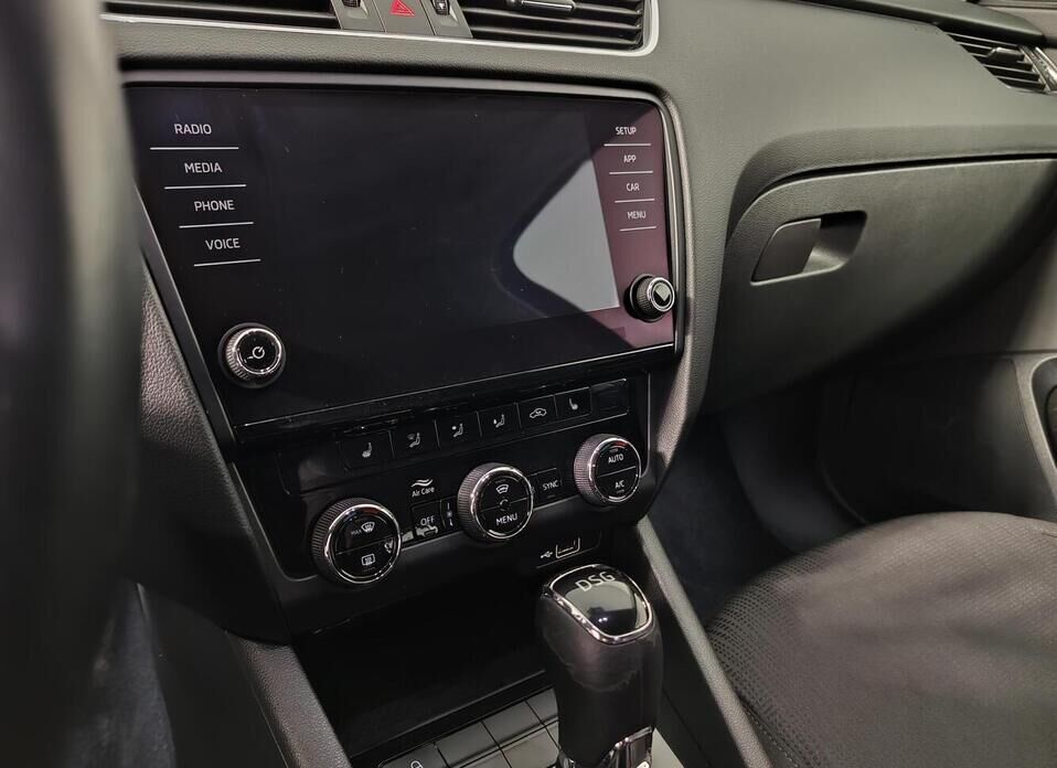 Skoda Octavia, III (A7) Рестайлинг 1.8 AMT (180 л.с.)