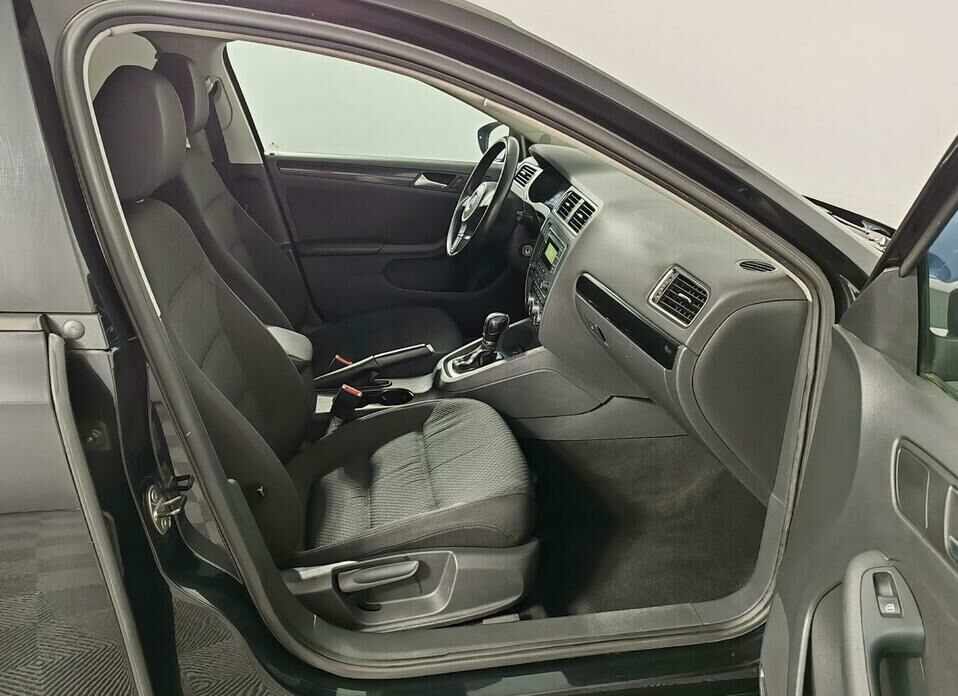 Volkswagen Jetta 1.6 AT (105 л.с.)