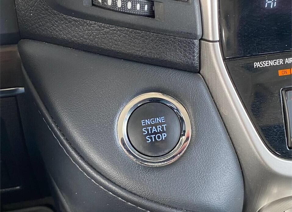 Toyota Land Cruiser, 200 Series Рестайлинг 2 4.5d AT (249 л.с.) 4WD