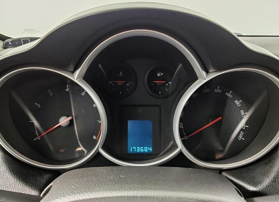Chevrolet Cruze, I Рестайлинг 1.6 AT (109 л.с.)