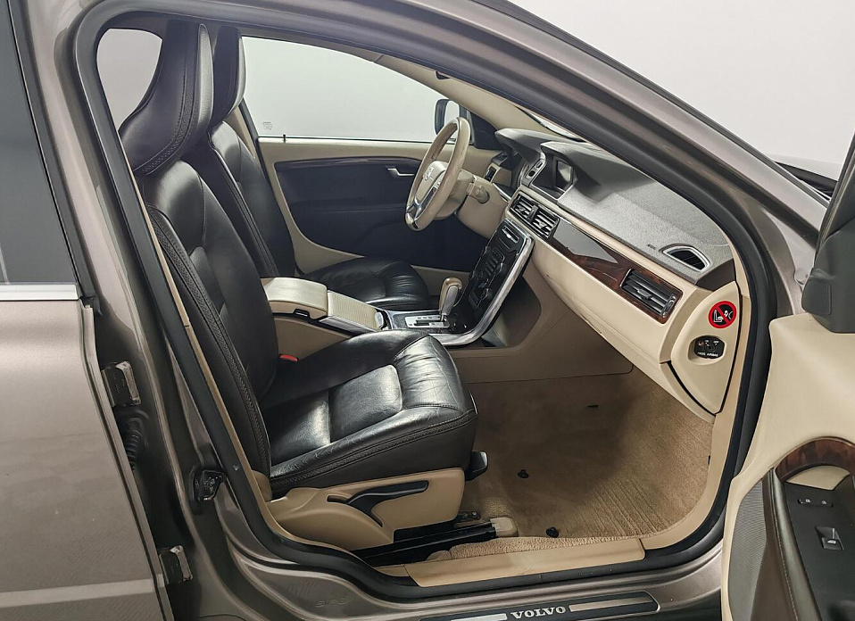 Volvo XC70, II 2.4d AT (163 л.с.) 4WD