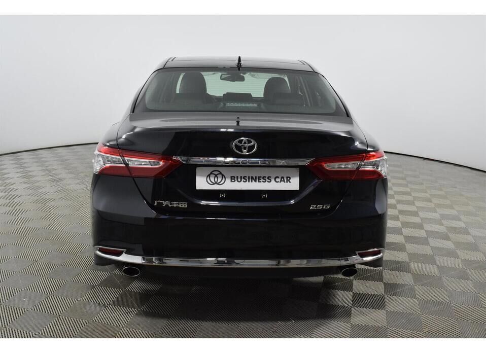 Toyota Camry 2.5 AT (209 л.с.)