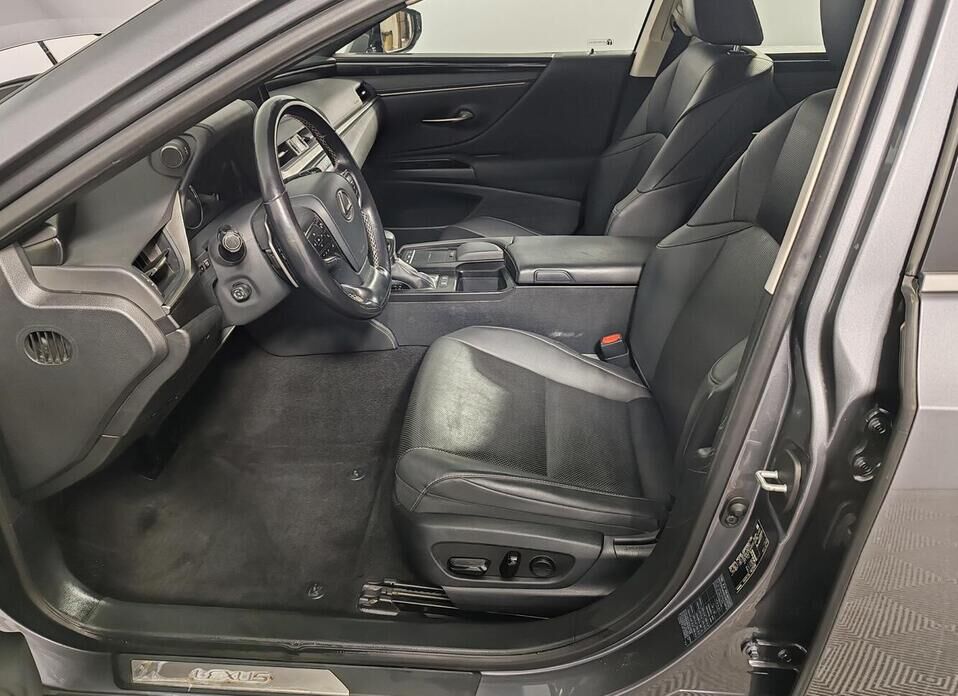 Lexus ES, VII 250 2.5 AT (200 л.с.)