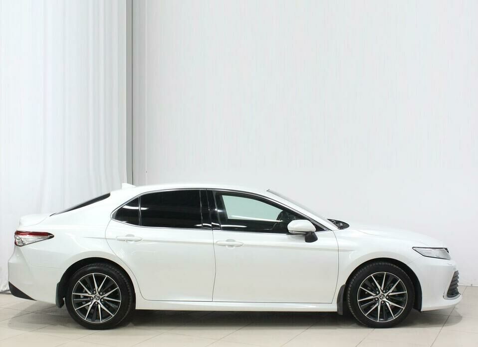 Toyota Camry 2.5 AT (200 л.с.)