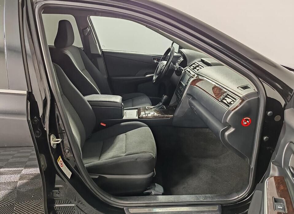 Toyota Camry 2.5 AT (181 л.с.)