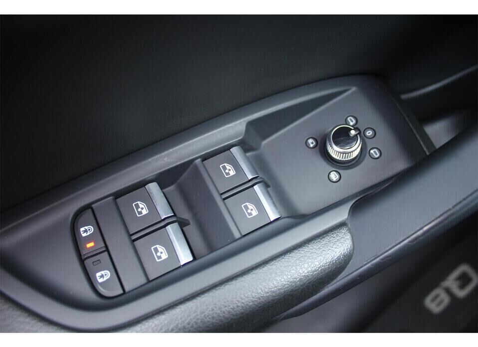 Audi Q5, II (FY) Рестайлинг 45 TFSI 2.0 AMT (249 л.с.) 4WD