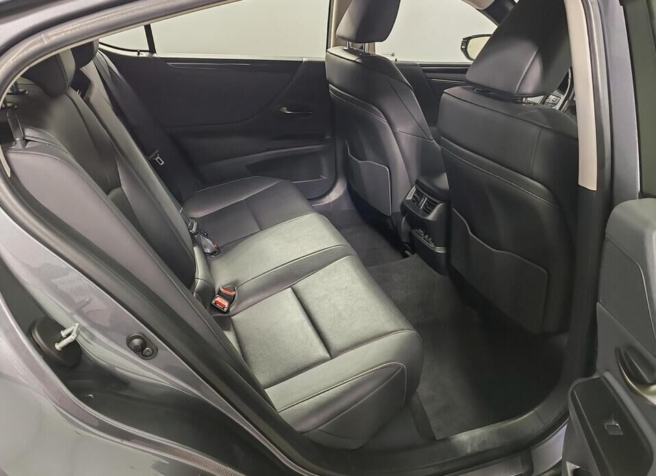Lexus ES, VII 250 2.5 AT (200 л.с.)
