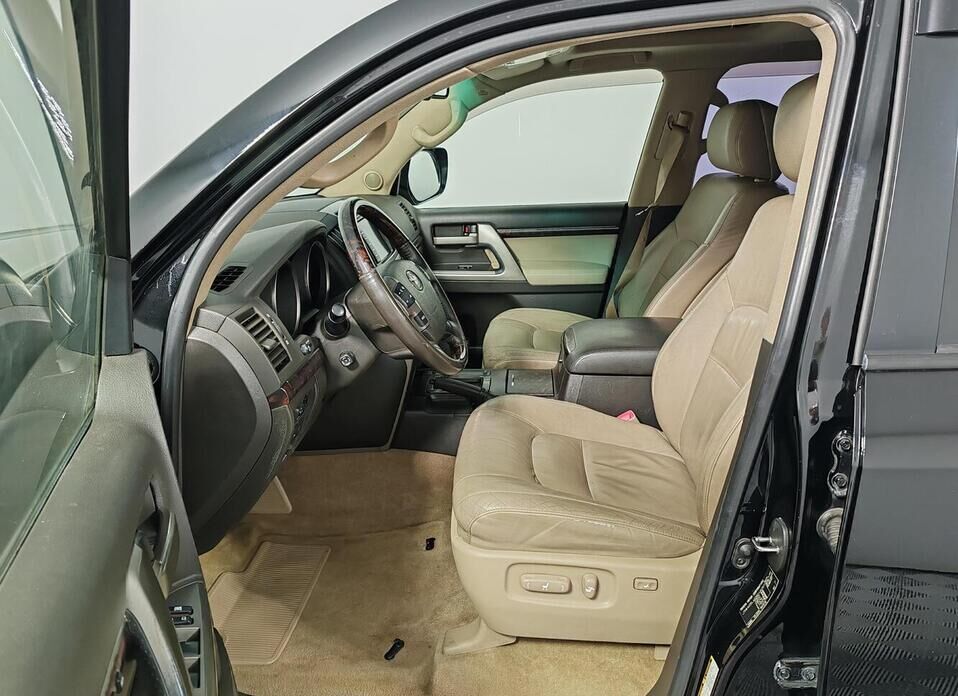 Toyota Land Cruiser, 200 Series 4.5d AT (235 л.с.) 4WD