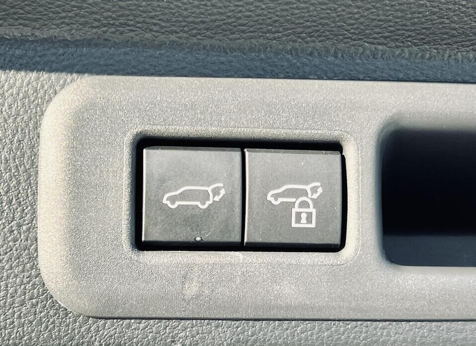 Toyota Sequoia, III 3.5hyb AT (437 л.с.) 4WD