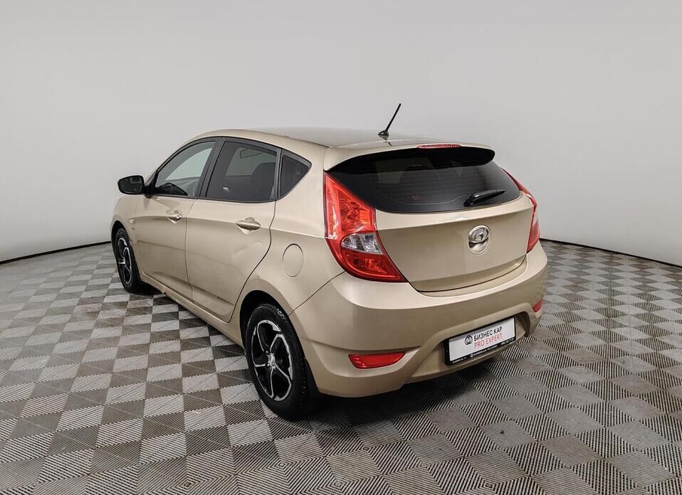 Hyundai Solaris, I 1.6 AT (123 л.с.)