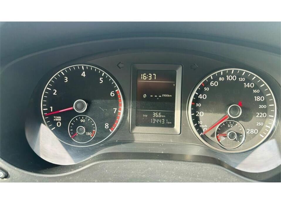 Volkswagen Jetta, VI 1.4 MT (122 л.с.)