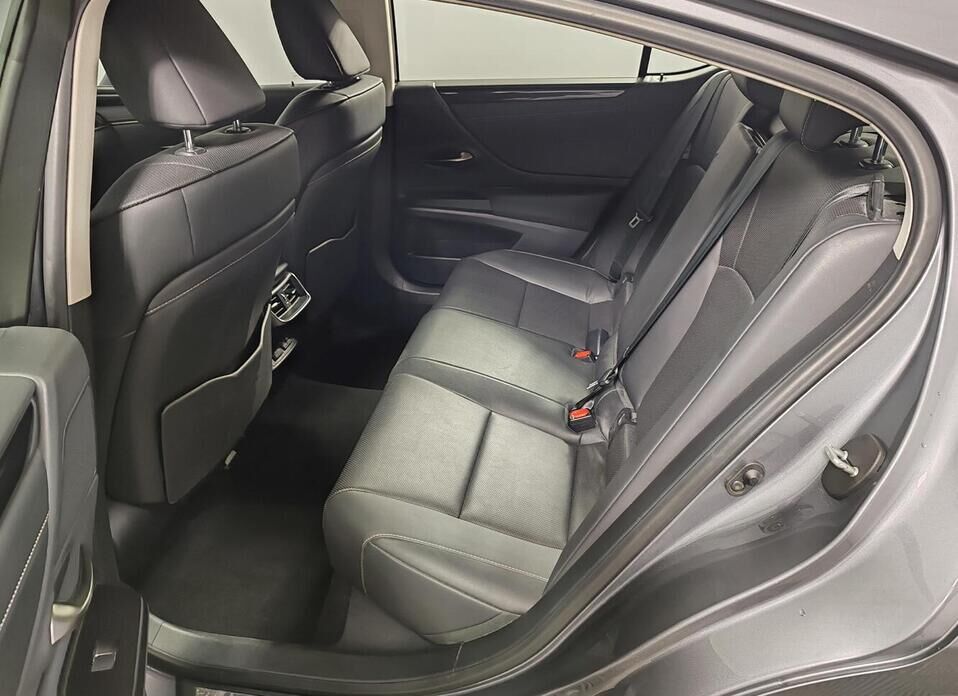 Lexus ES, VII 250 2.5 AT (200 л.с.)