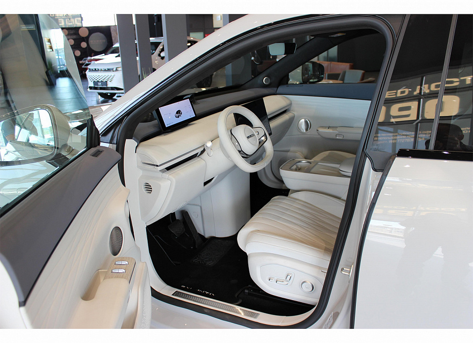 Exlantix ET 1.5hyb AT (469 л.с.) 4WD