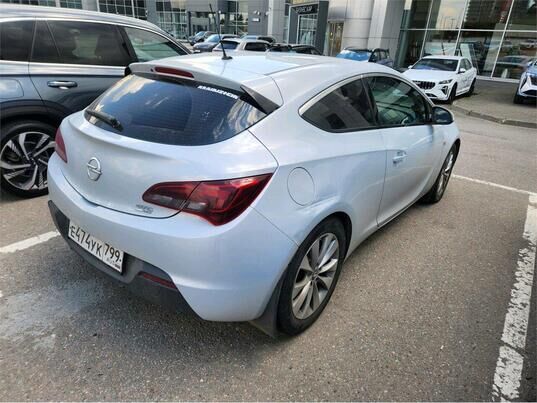 Opel Astra, 2011&nbsp;г., 173&nbsp;132&nbsp;км