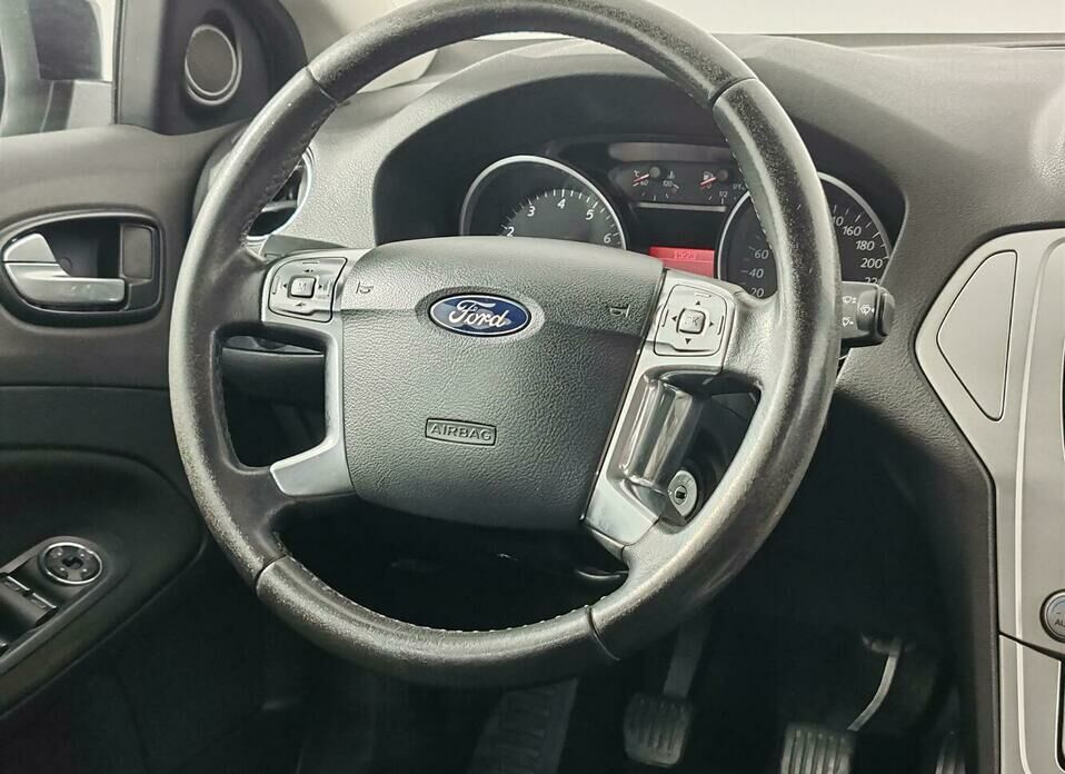 Ford Mondeo 2.0 MT (145 л.с.)