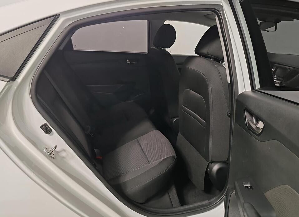 Hyundai Solaris, II 1.6 AT (123 л.с.)