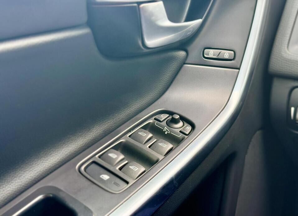 Volvo XC60, I 2.4d AT (215 л.с.) 4WD