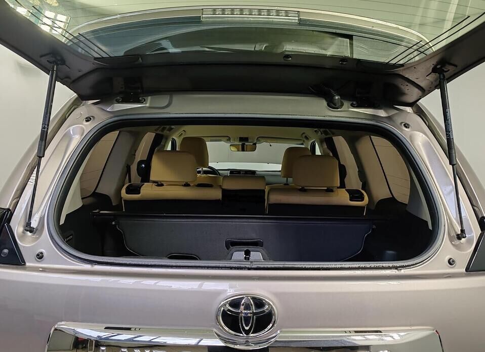 Toyota Land Cruiser Prado, 150 Series Рестайлинг 2 2.8d AT (177 л.с.) 4WD