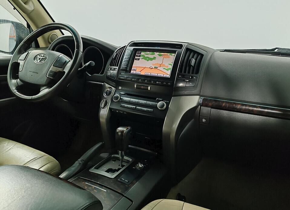 Toyota Land Cruiser, 200 Series 4.5d AT (235 л.с.) 4WD