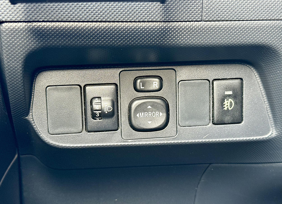 Toyota Auris, I Рестайлинг 1.6 MT (132 л.с.)