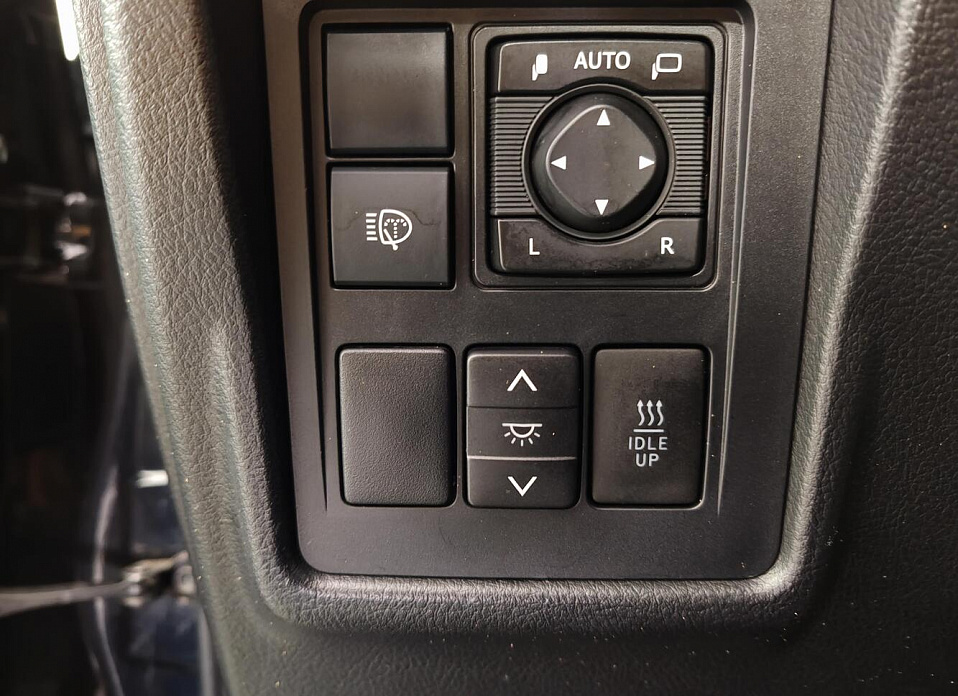 Toyota Land Cruiser Prado, 150 Series Рестайлинг 2 2.8d AT (177 л.с.) 4WD