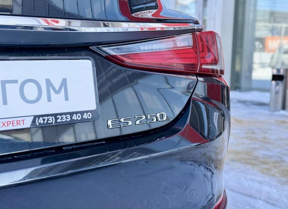 Lexus ES, VII 250 2.5 AT (200 л.с.)