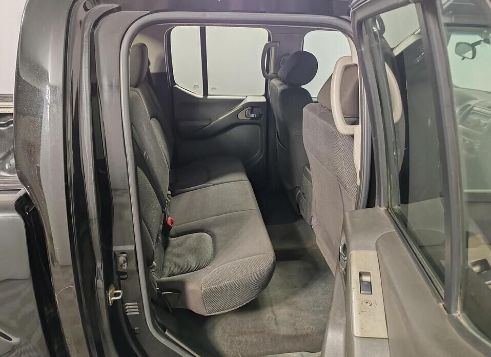 Nissan Navara (Frontier), III (D40) 2.5d AT (174 л.с.) 4WD