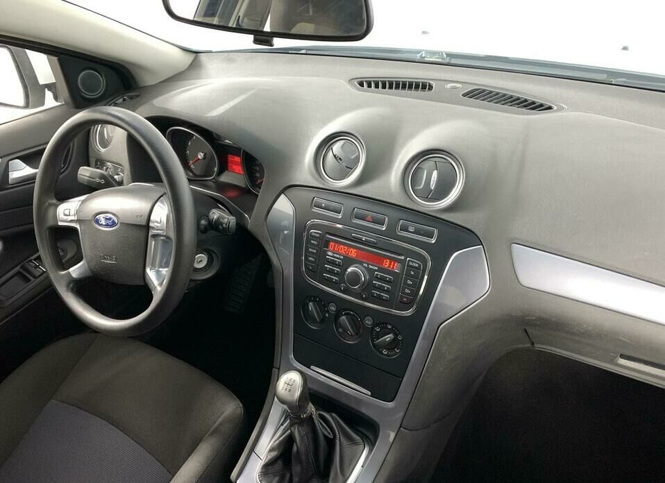 Ford Mondeo 1.6 MT (120 л.с.)
