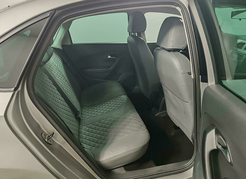 Volkswagen Polo 1.6 AT (110 л.с.)