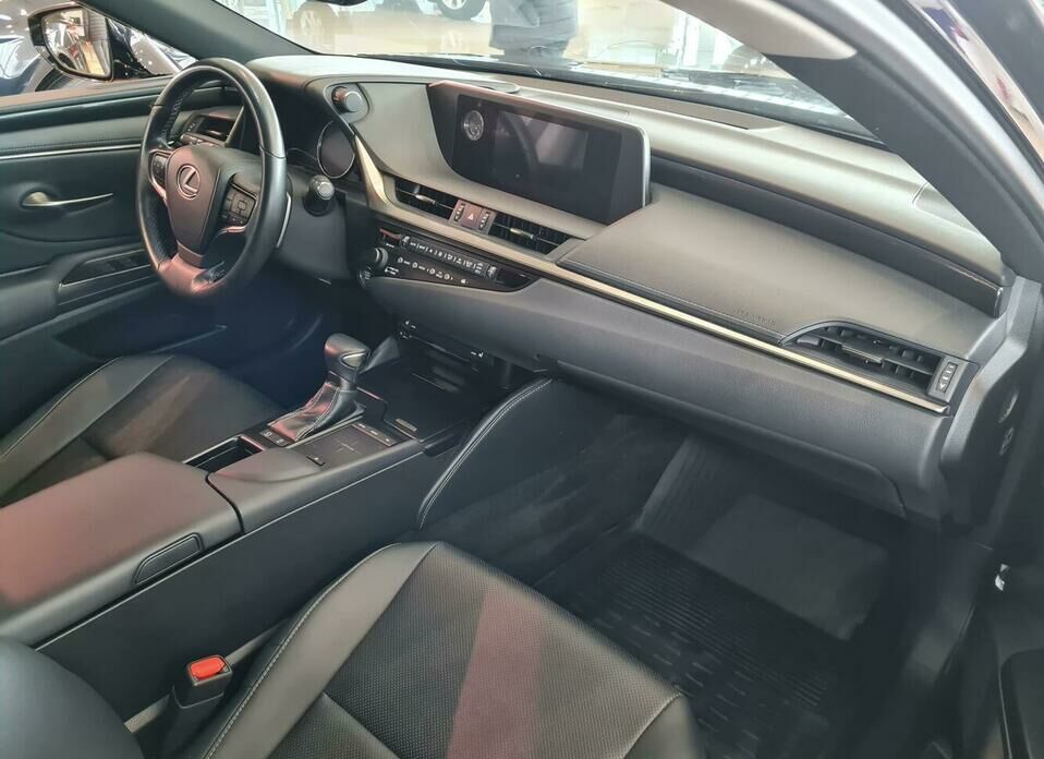 Lexus ES 250 2.5 AT (200 л.с.)
