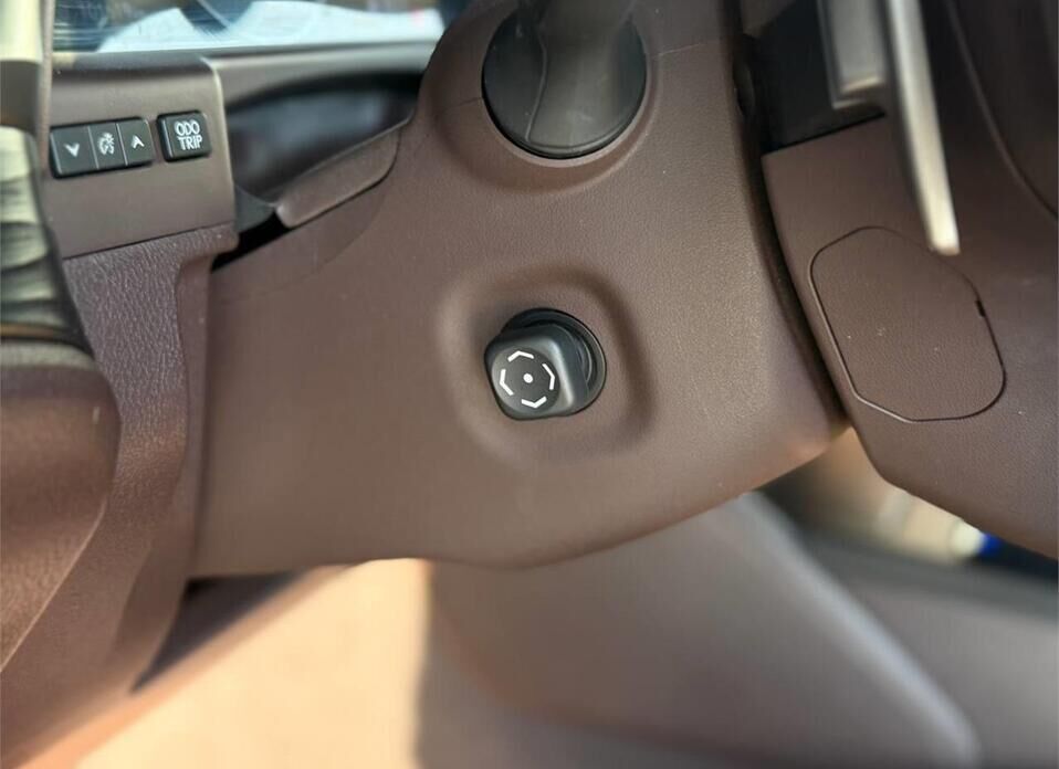 Lexus ES, VII 250 2.5 AT (200 л.с.)