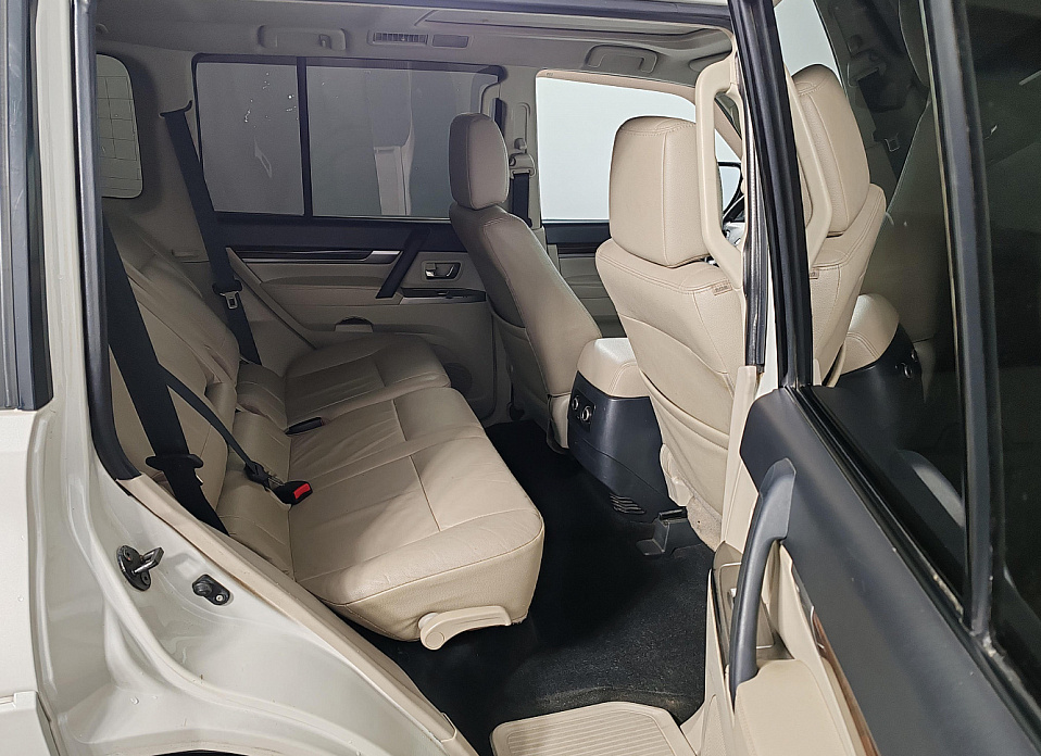 Mitsubishi Pajero, IV Рестайлинг 1 3.2d AT (200 л.с.) 4WD