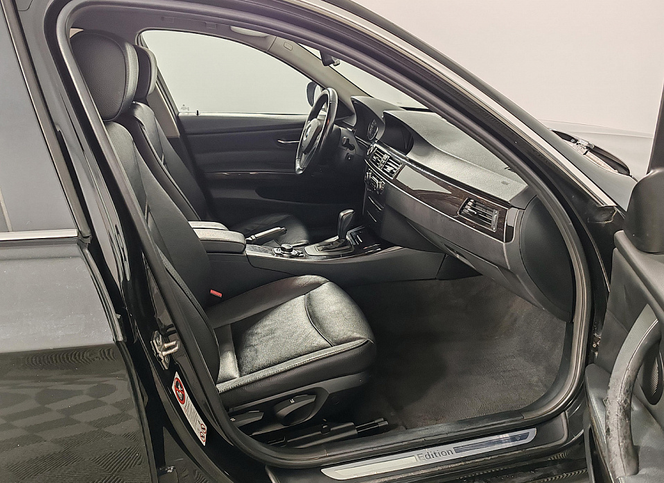 BMW 3 серии, V (E90/E91/E92/E93) Рестайлинг 320i 2.0 AT (156 л.с.)