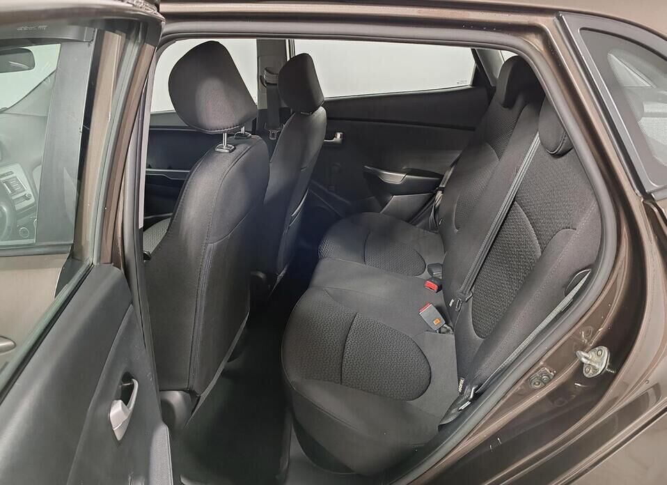 Kia Rio, III Рестайлинг 1.4 MT (107 л.с.)