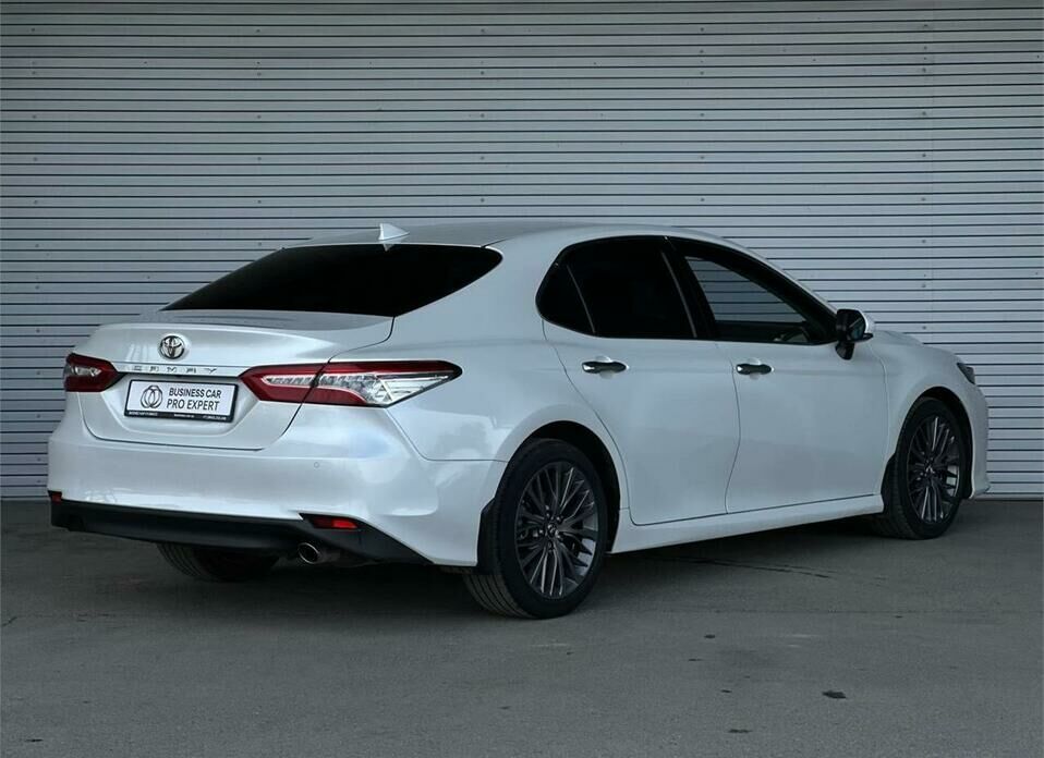 Toyota Camry 2.5 AT (181 л.с.)