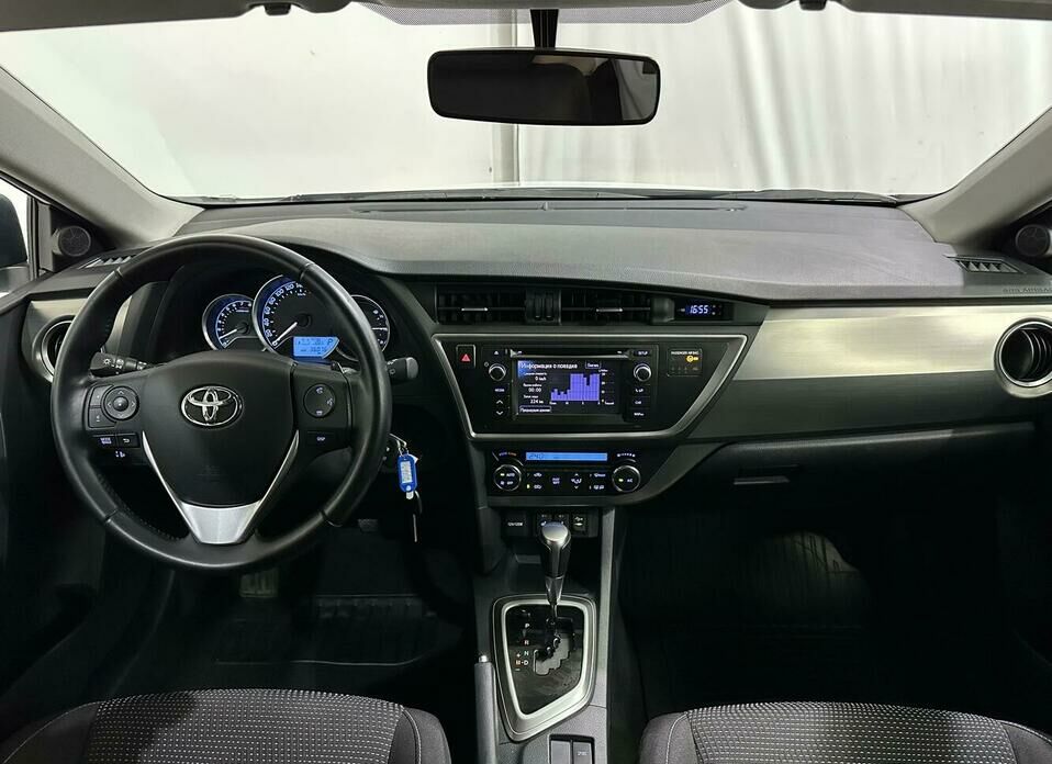 Toyota Auris 1.6 CVT (132 л.с.)