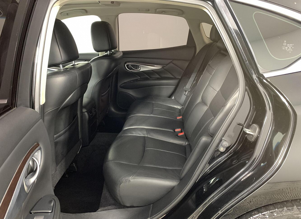 Infiniti Q70, I 3.7 AT (333 л.с.) 4WD