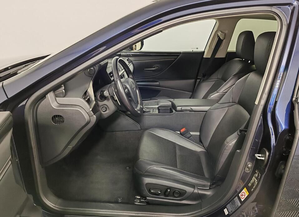 Lexus ES 250 2.5 AT (200 л.с.)
