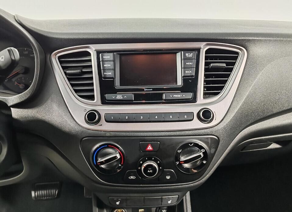 Hyundai Solaris, II Рестайлинг 1.6 AT (123 л.с.)