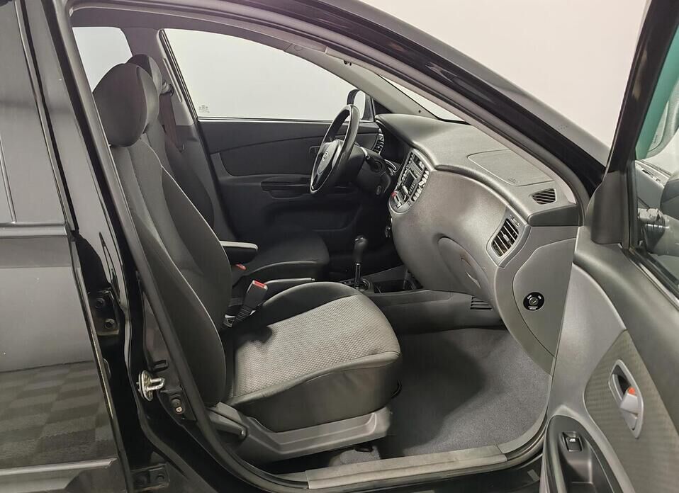 Kia Rio, II Рестайлинг 1.4 AT (95 л.с.)