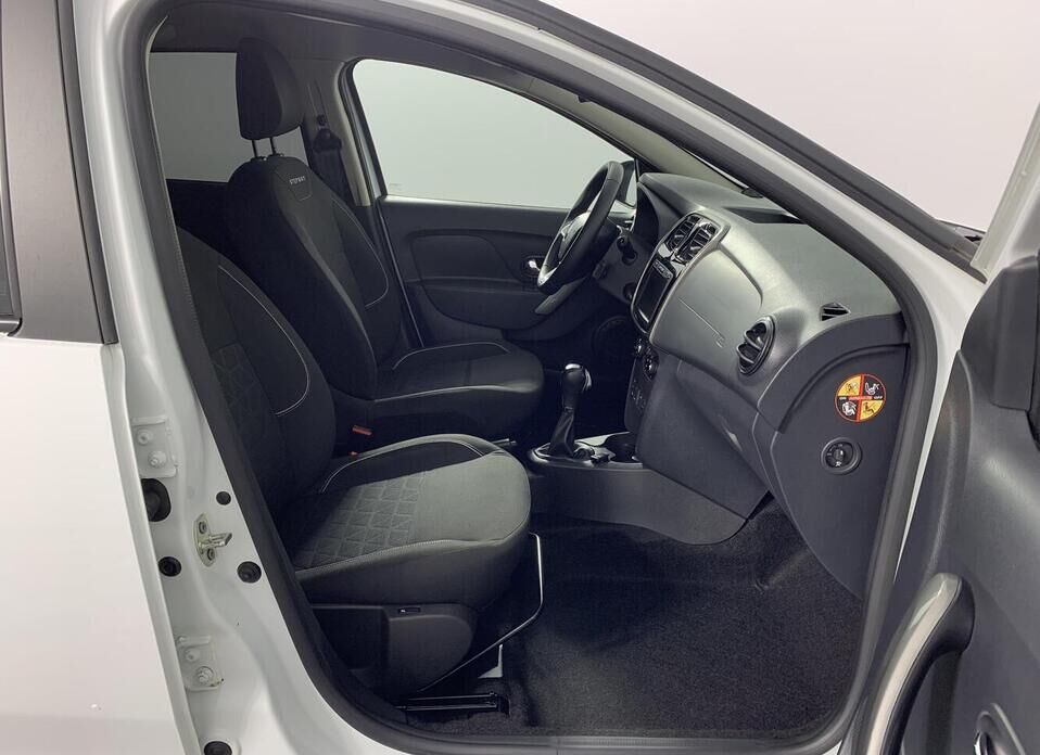Renault Sandero Stepway 1.6 AT (102 л.с.)