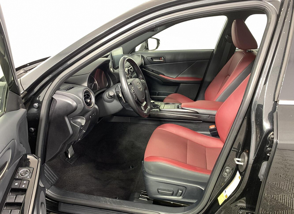 Lexus IS, III Рестайлинг 2 300 3.5 AT (264 л.с.) 4WD