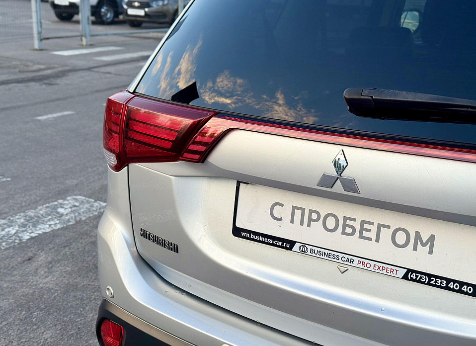 Mitsubishi Outlander, III Рестайлинг 3 2.4 CVT (167 л.с.) 4WD