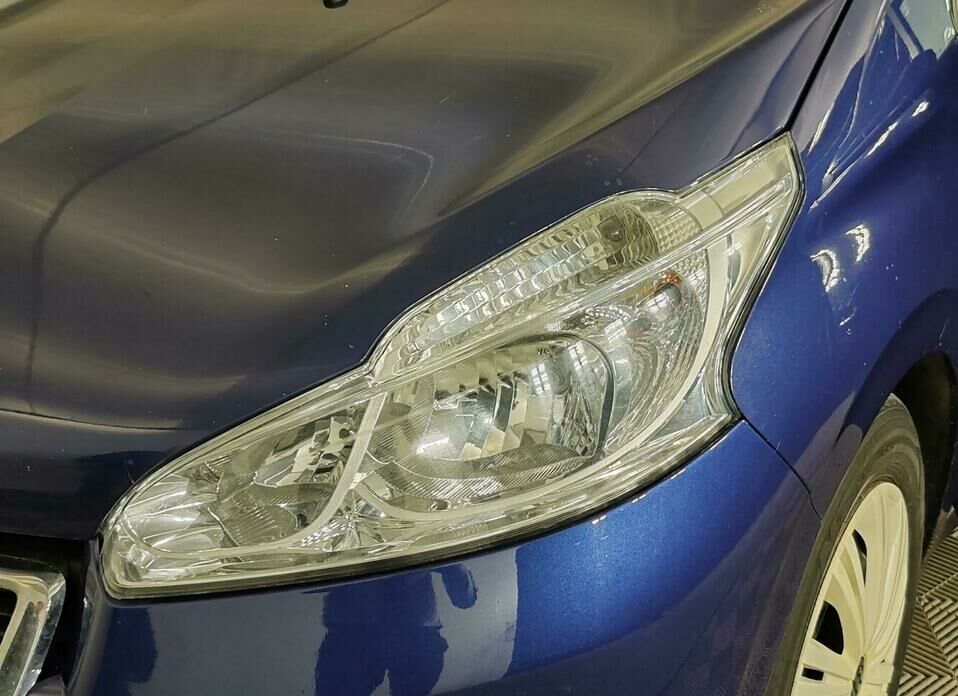 Peugeot 208 1.6 AT (120 л.с.)