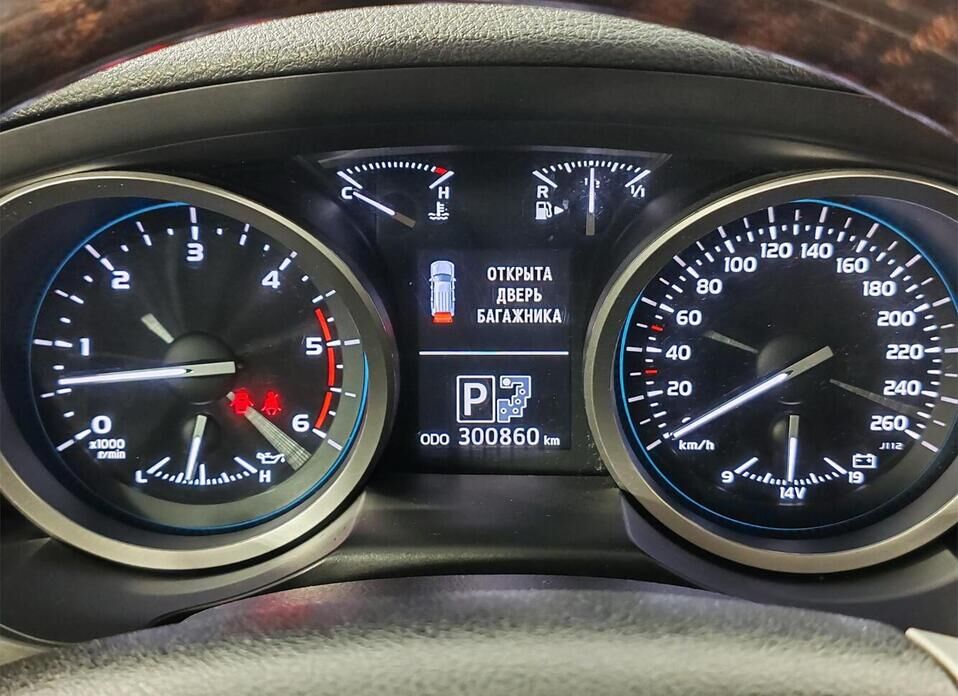 Toyota Land Cruiser, 200 Series Рестайлинг 1 4.5d AT (235 л.с.) 4WD