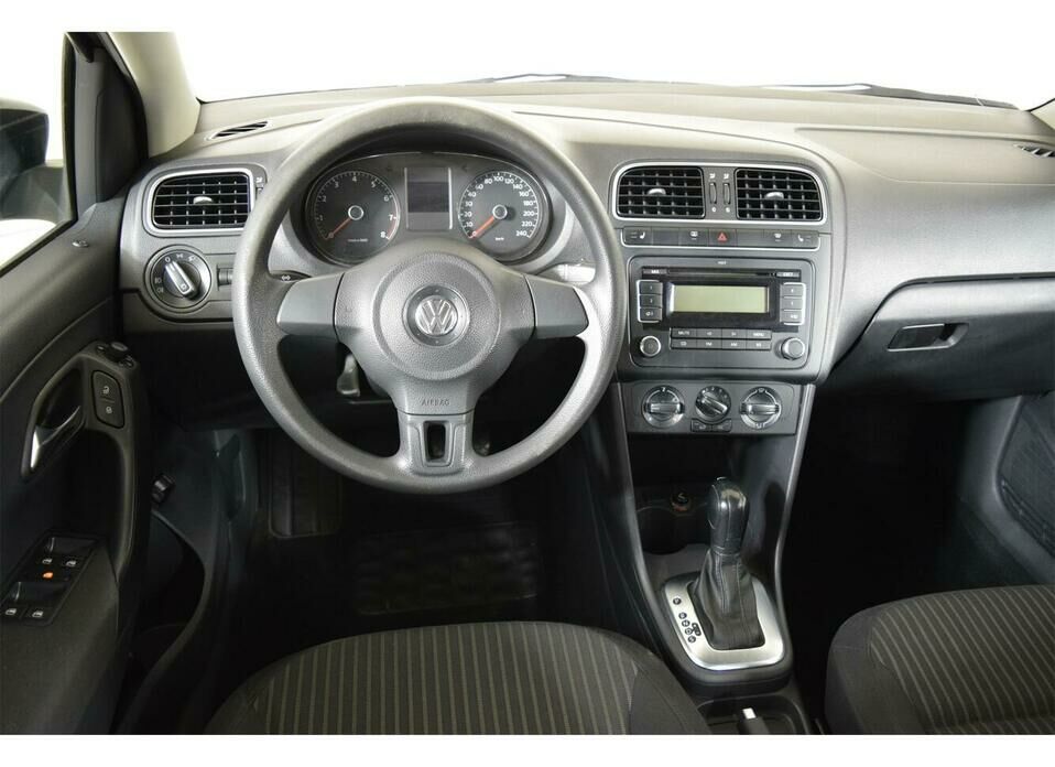 Volkswagen Polo 1.6 AT (105 л.с.)