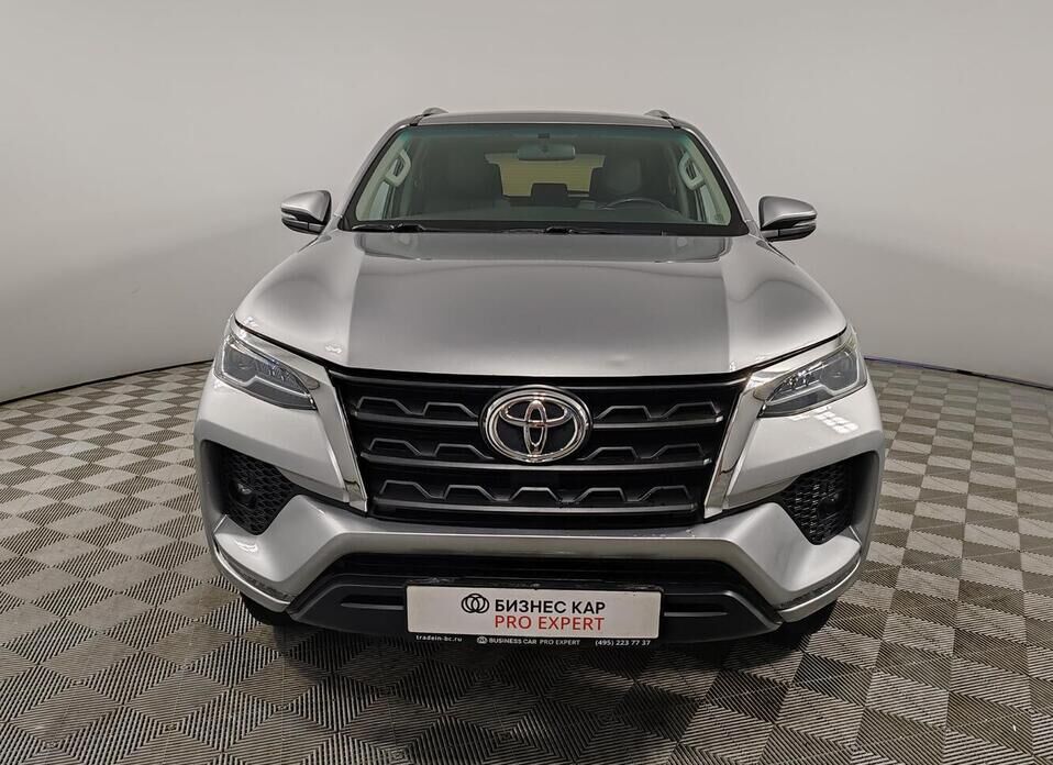 Toyota Fortuner, II Рестайлинг 2.8d AT (200 л.с.) 4WD