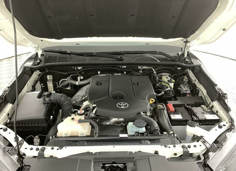 Toyota Hilux 2.4d MT (150 л.с.) 4WD