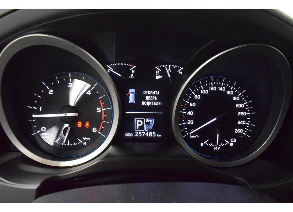 Toyota Land Cruiser, 200 Series Рестайлинг 1 4.5d AT (235 л.с.) 4WD